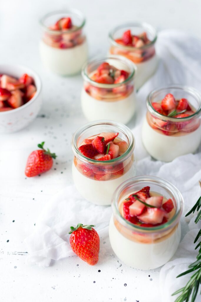 Joghurt mit Beeren – lebende Kulturen für Langlebigkeit